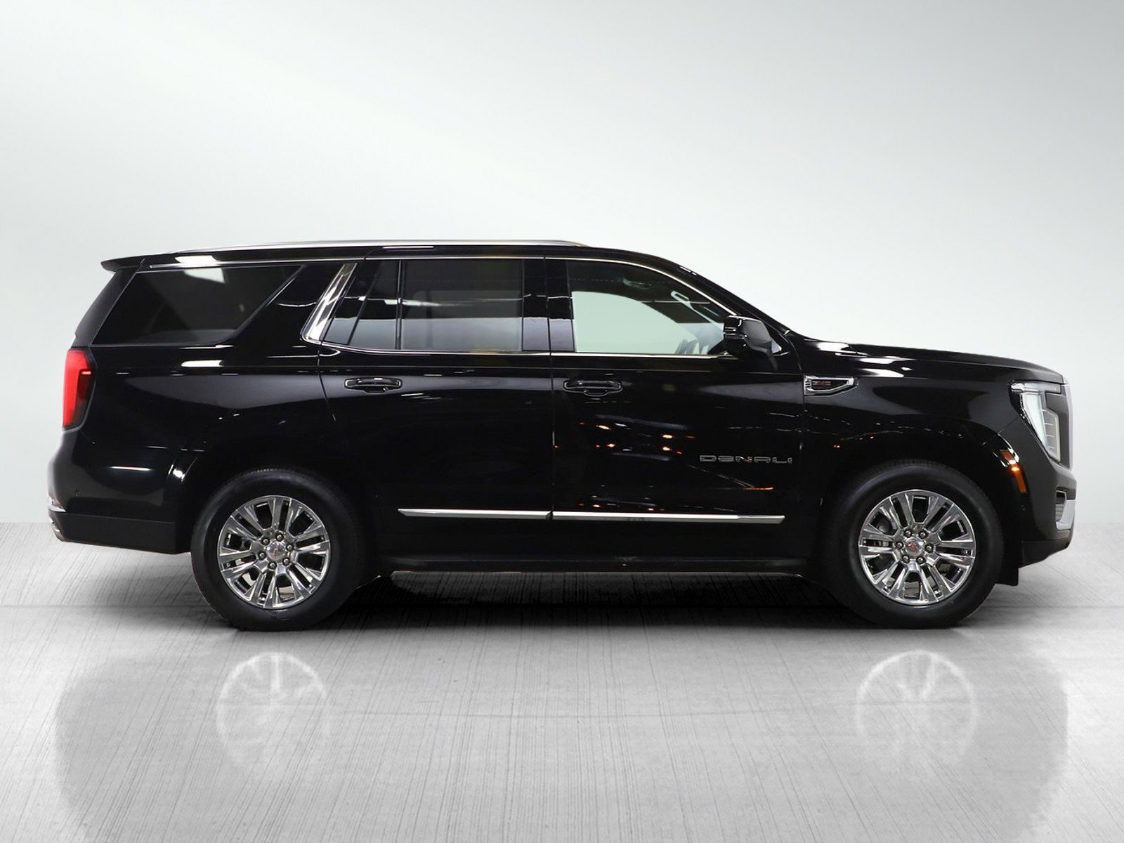 Used 2025 GMC Yukon Denali AWD/4WD image 7