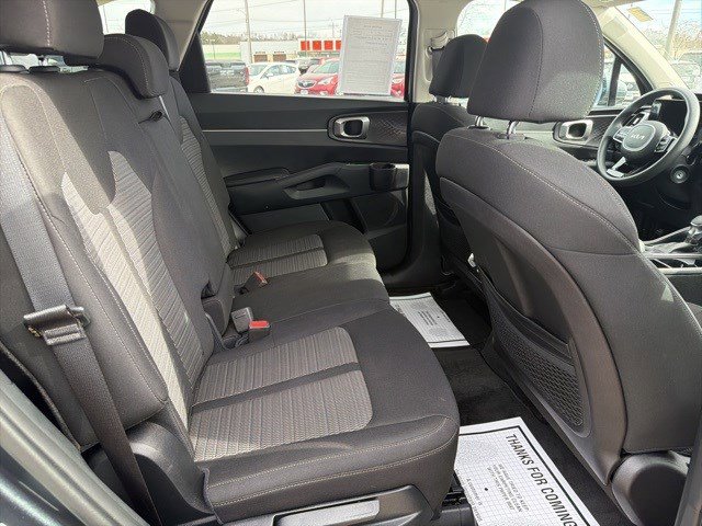 Used 2022 Kia Sorento LX image 17