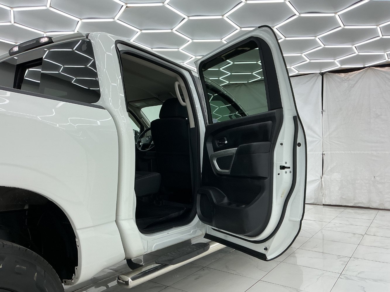 Used 2019 Nissan Titan SV AWD/4WD image 23
