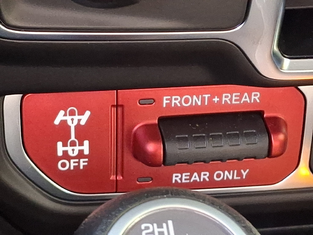 Used 2025 Jeep Wrangler Unlimited Rubicon w/ Convenience Group AWD/4WD image 26