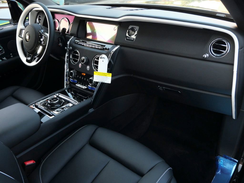 Certified 2023 Rolls-Royce Cullinan AWD/4WD image 18