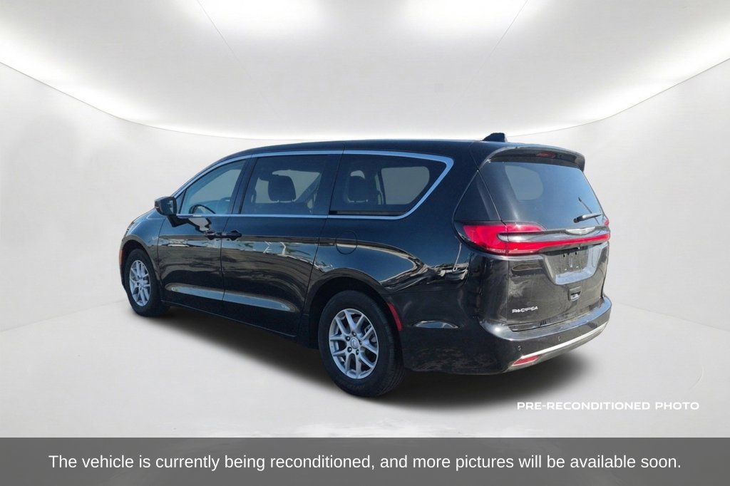 Used 2026 Chrysler Pacifica Select FWD image 8