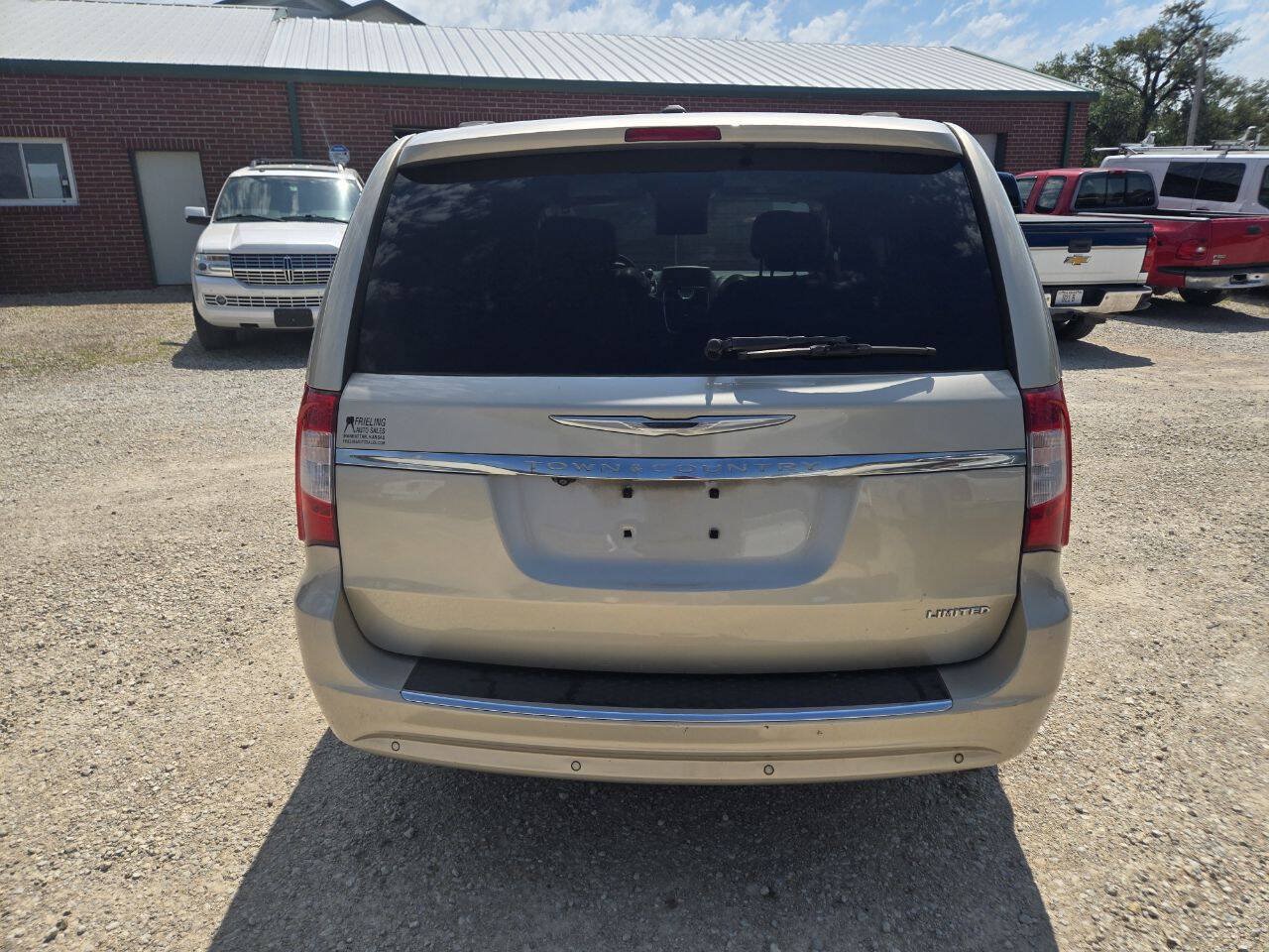 Used 2015 Chrysler Town & Country Limited Platinum FWD image 14