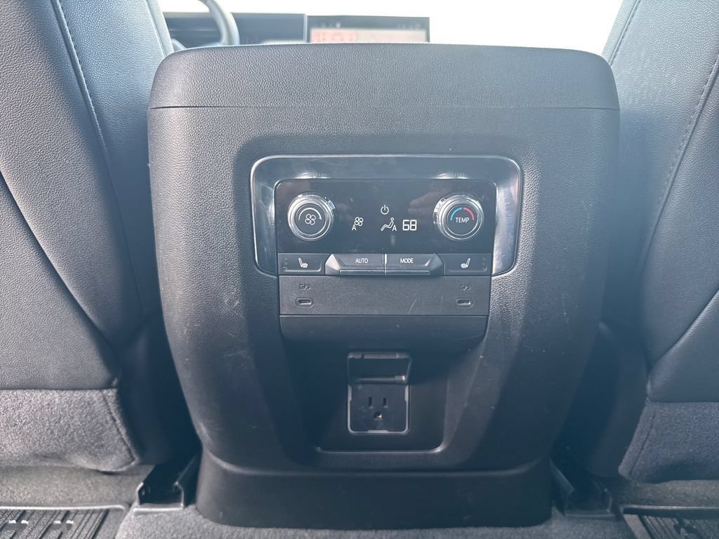 Certified 2025 GMC Yukon XL AT4 w/ AT4 Premium Package AWD/4WD image 40