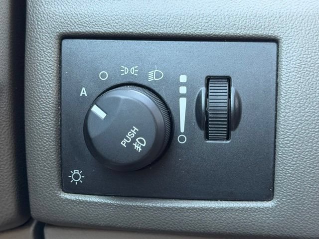 Used 2010 Chrysler 300 C RWD image 19