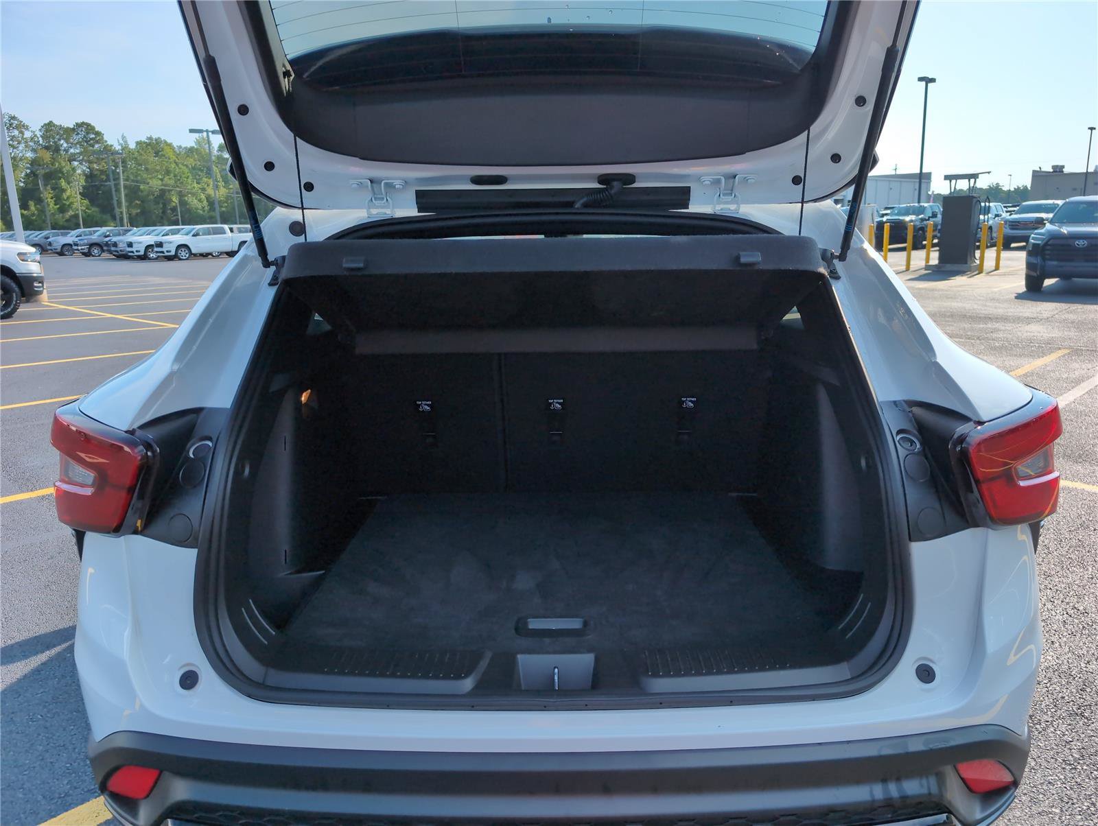 Used 2025 Chevrolet Trax RS w/ Sunroof Package FWD image 6