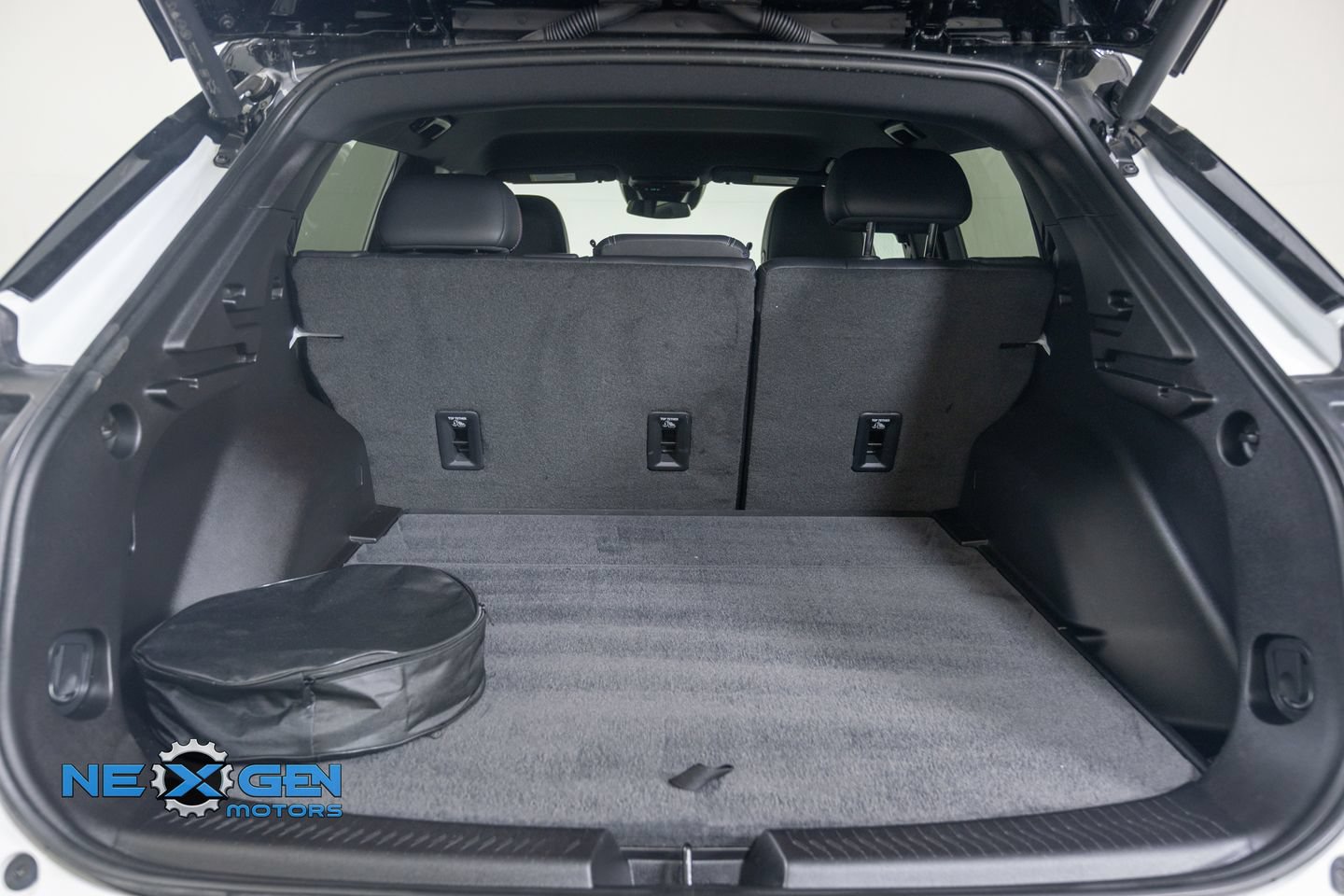 Used 2024 Chevrolet Equinox EV RS FWD image 33