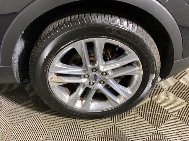 Used 2017 Ford Explorer XLT w/ Equipment Group 202A AWD/4WD image 13