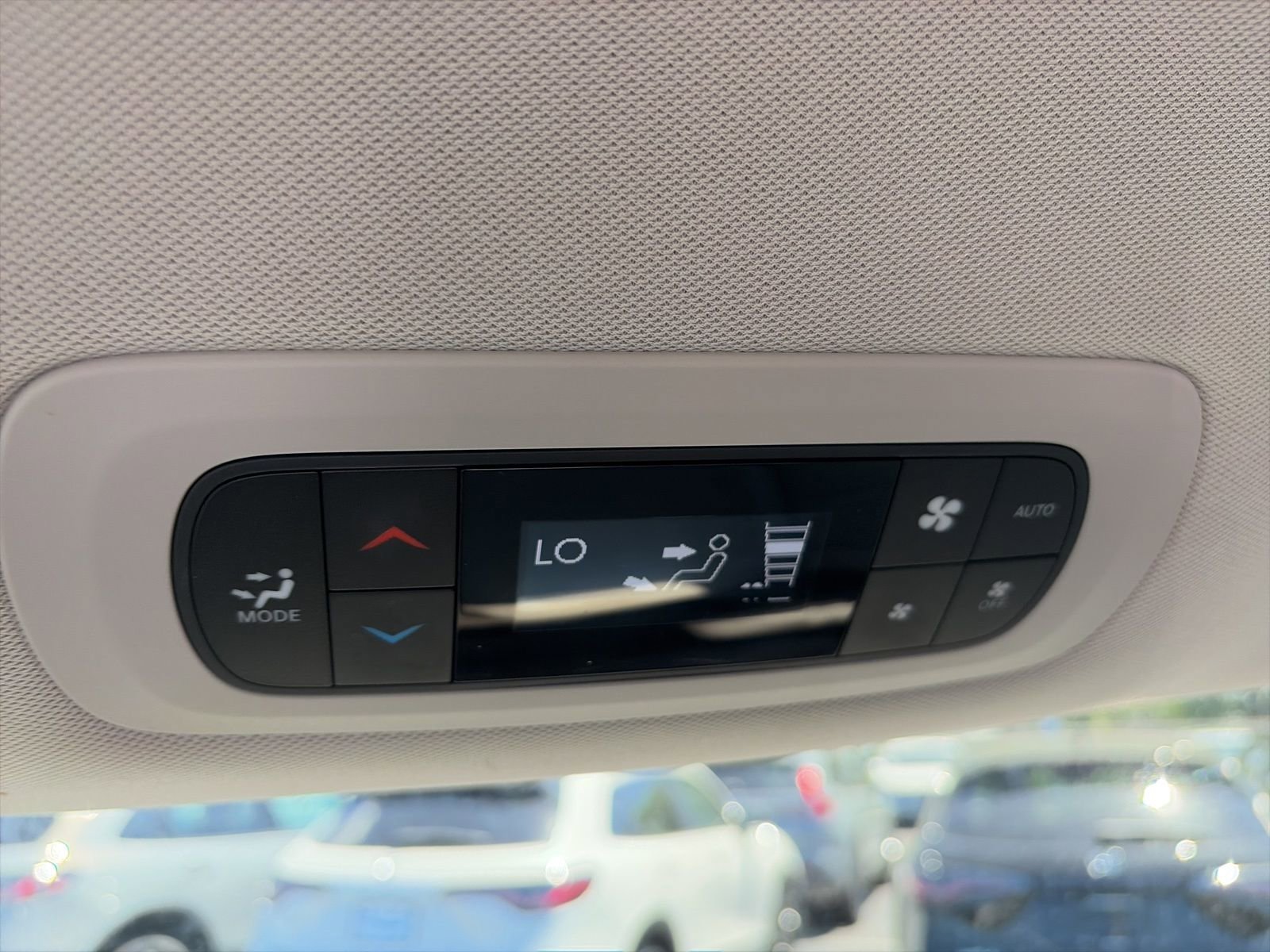 Used 2017 Chrysler Pacifica Touring-L Plus w/ Tire & Wheel Group FWD image 11