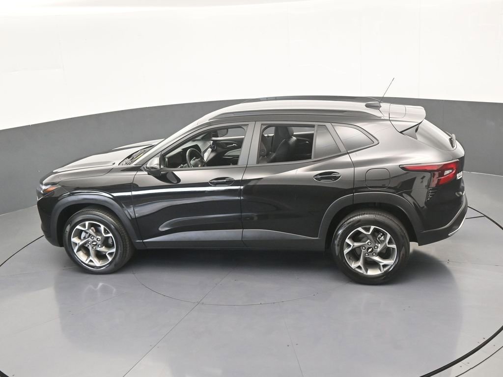 Used 2025 Chevrolet Trax LT w/ Driver Confidence Package FWD image 44