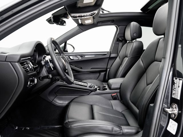 Certified 2025 Porsche Macan image 6