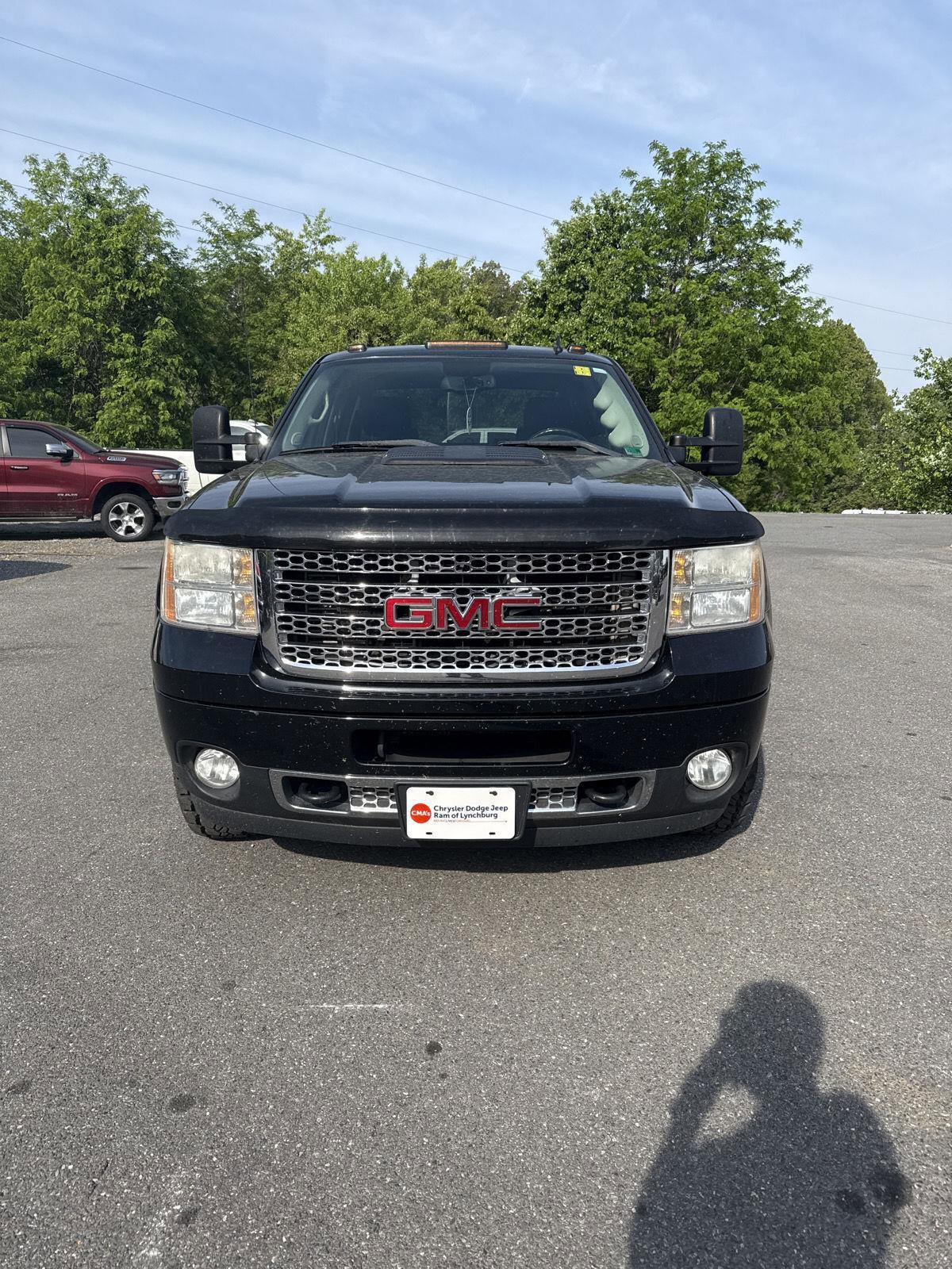 Used 2011 GMC Sierra 3500 Denali AWD/4WD image 2