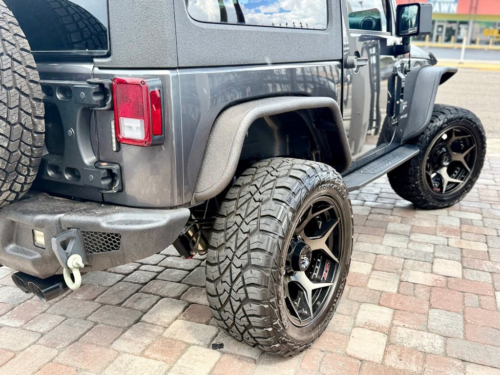 Used 2018 Jeep Wrangler Sahara w/ Connectivity Group AWD/4WD image 21