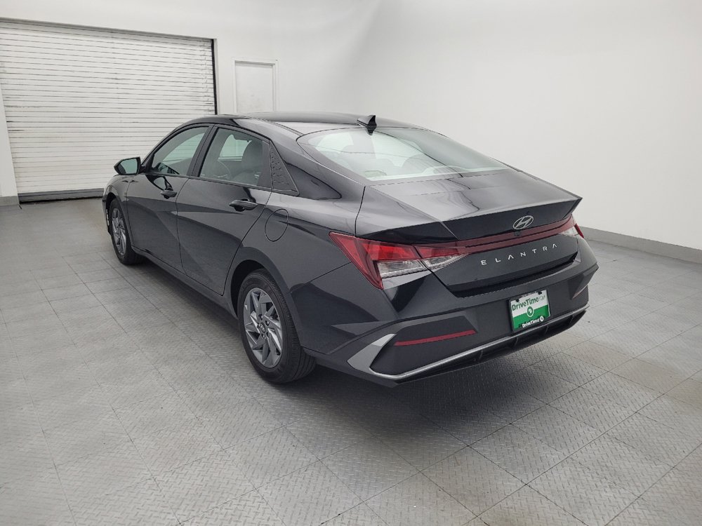 Used 2024 Hyundai Elantra SEL FWD image 5