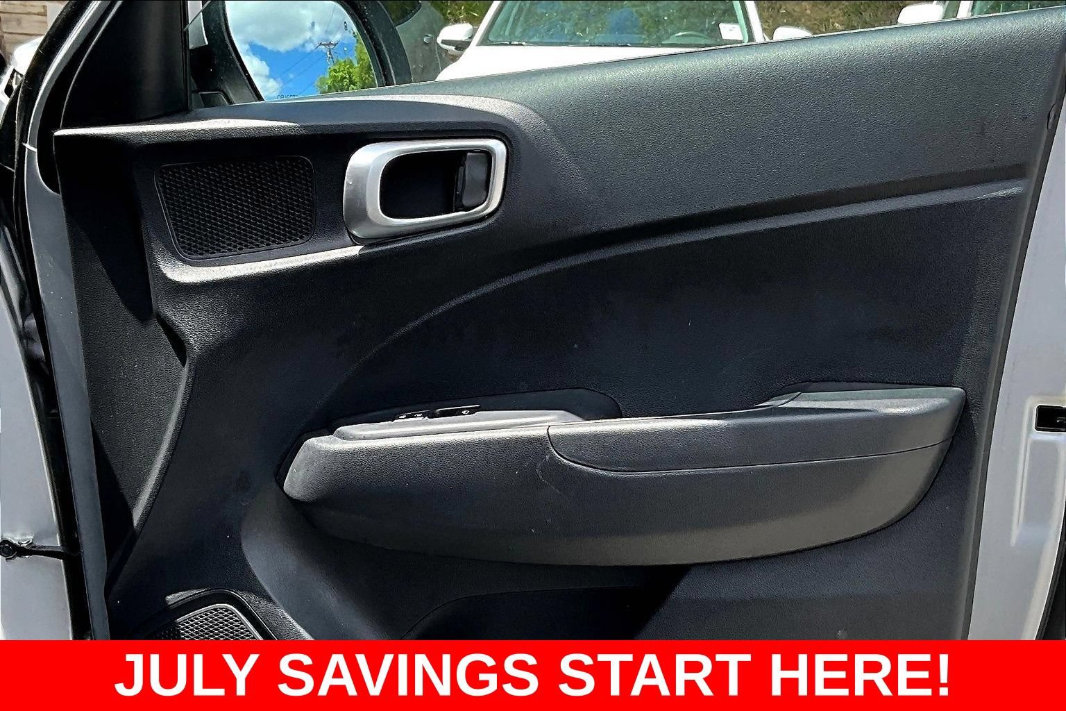 Used 2025 Hyundai Venue SEL FWD image 34