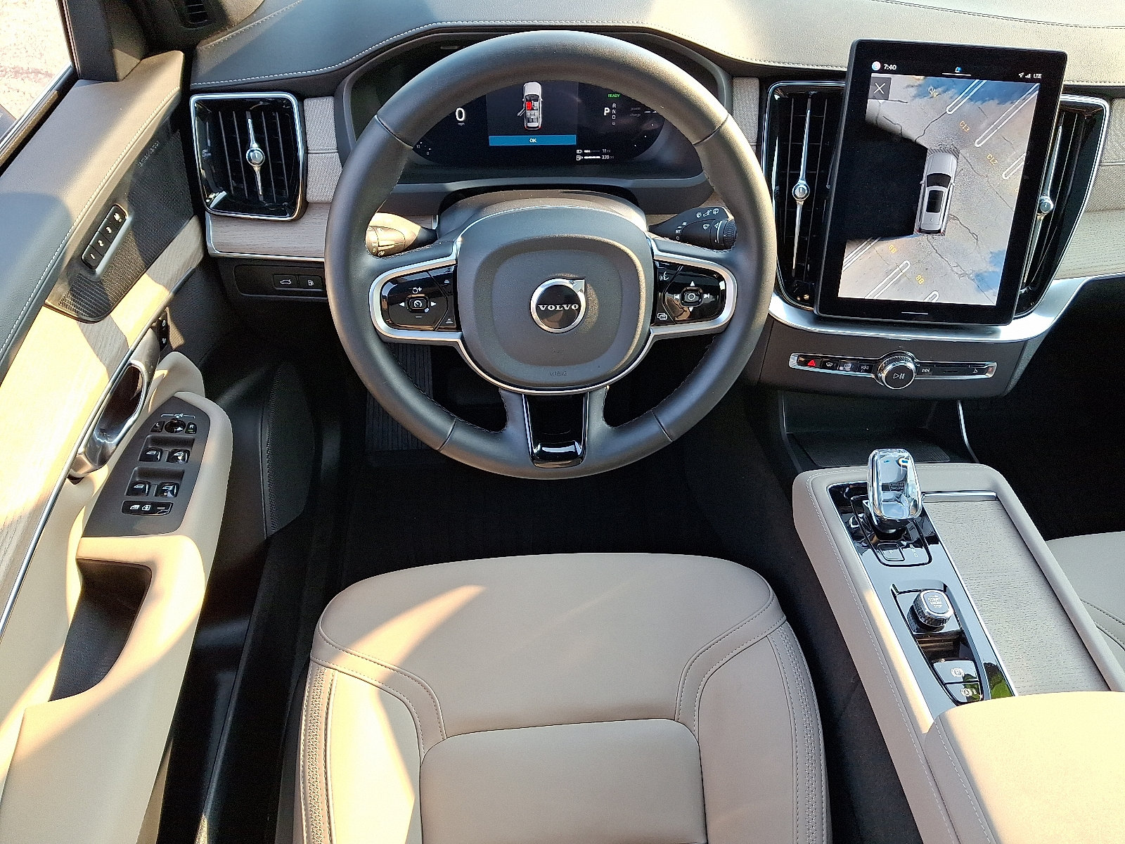 Used 2025 Volvo XC90 T8 Plus AWD/4WD image 11