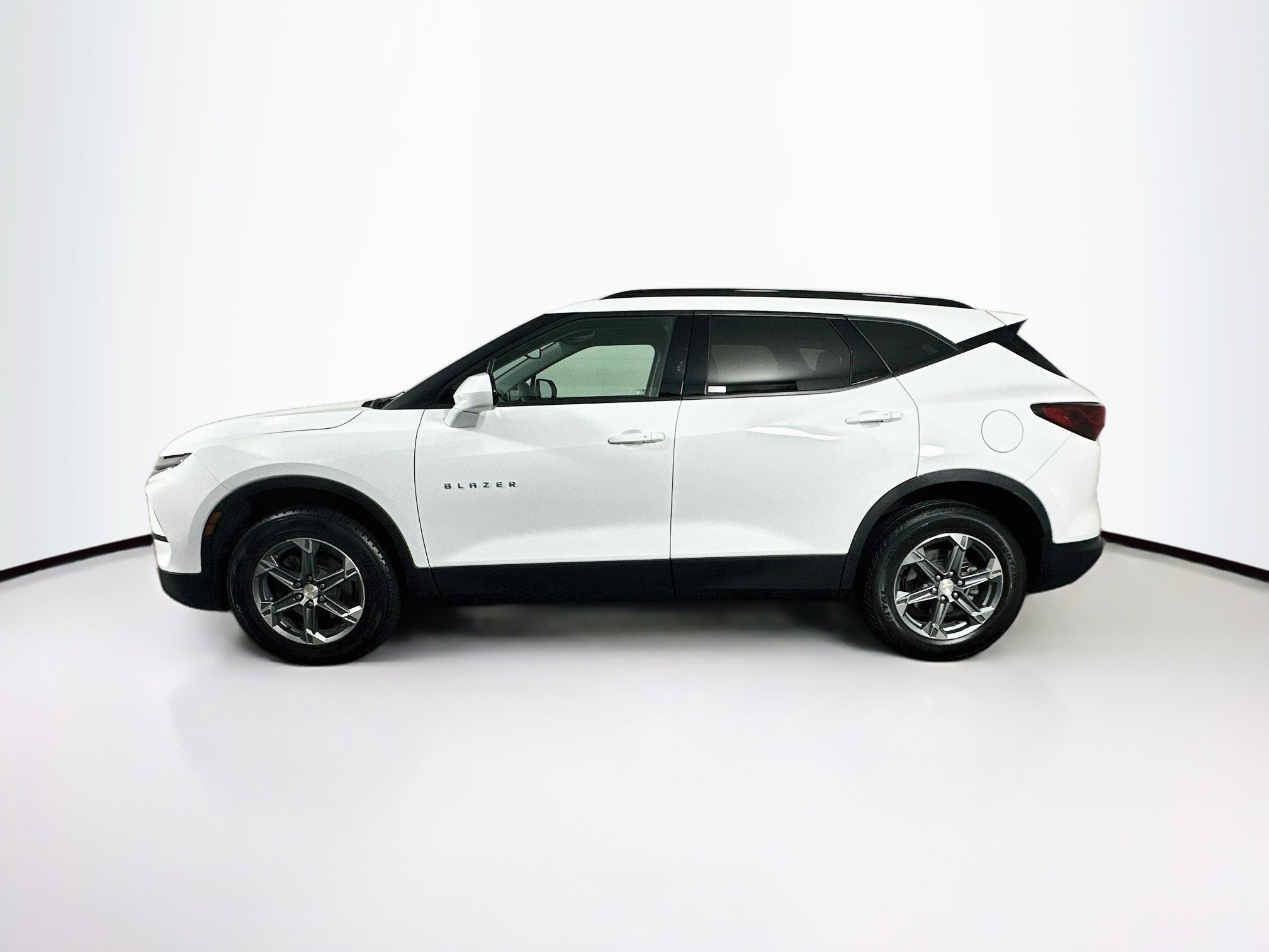 Used 2023 Chevrolet Blazer LT w/ Convenience Package FWD image 4