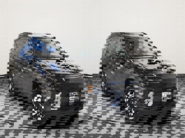 Used 2025 Hyundai Kona SEL image 1