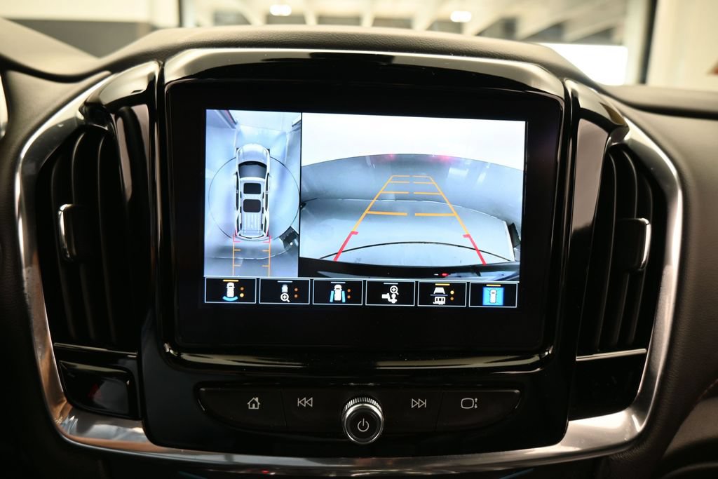 Used 2023 Chevrolet Traverse RS FWD image 22