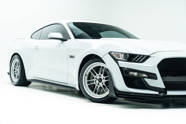 Used 2017 Ford Mustang GT RWD image 3