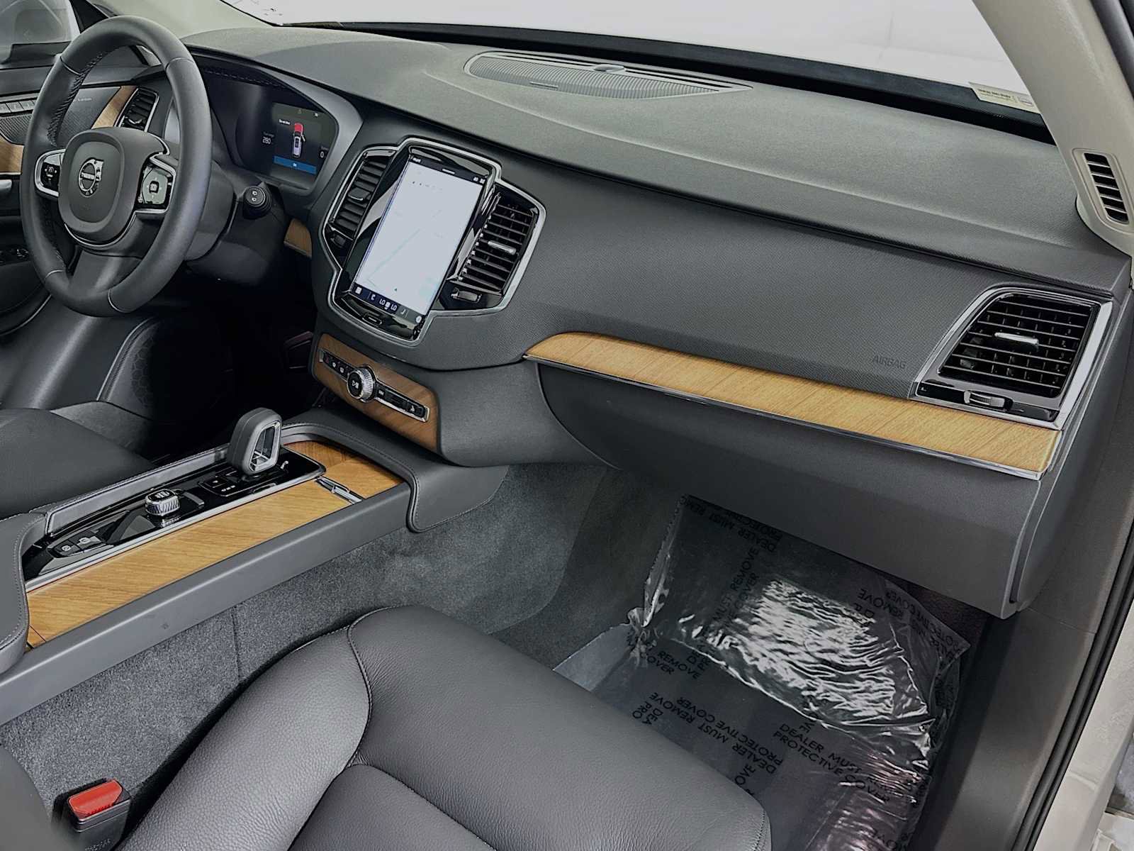 Certified 2025 Volvo XC90 T8 Plus w/ Protection Package Premier image 29