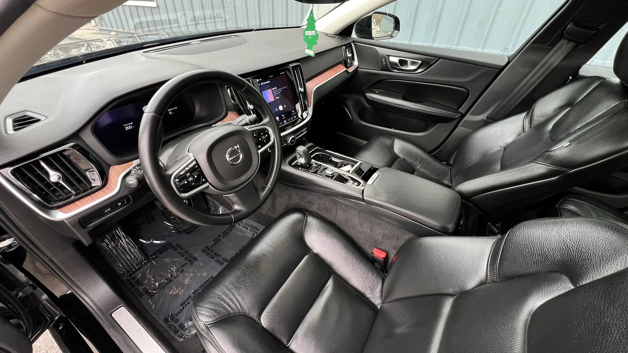 Used 2023 Volvo S60 T8 Plus image 21