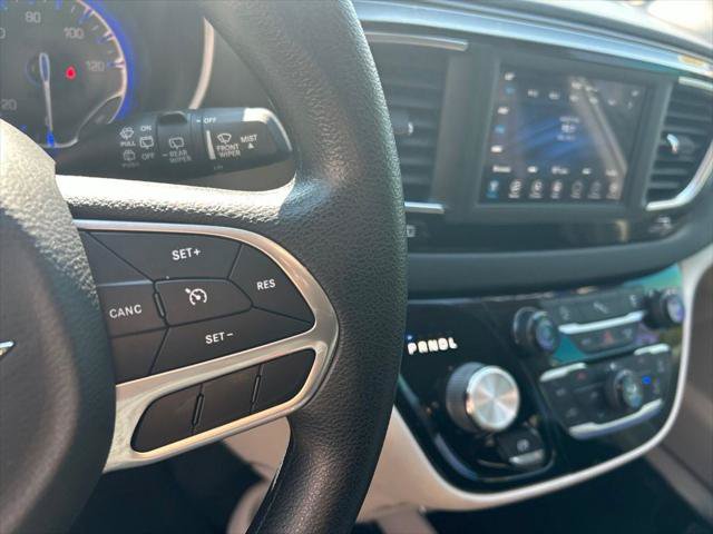 Certified 2020 Chrysler Pacifica Touring FWD image 19