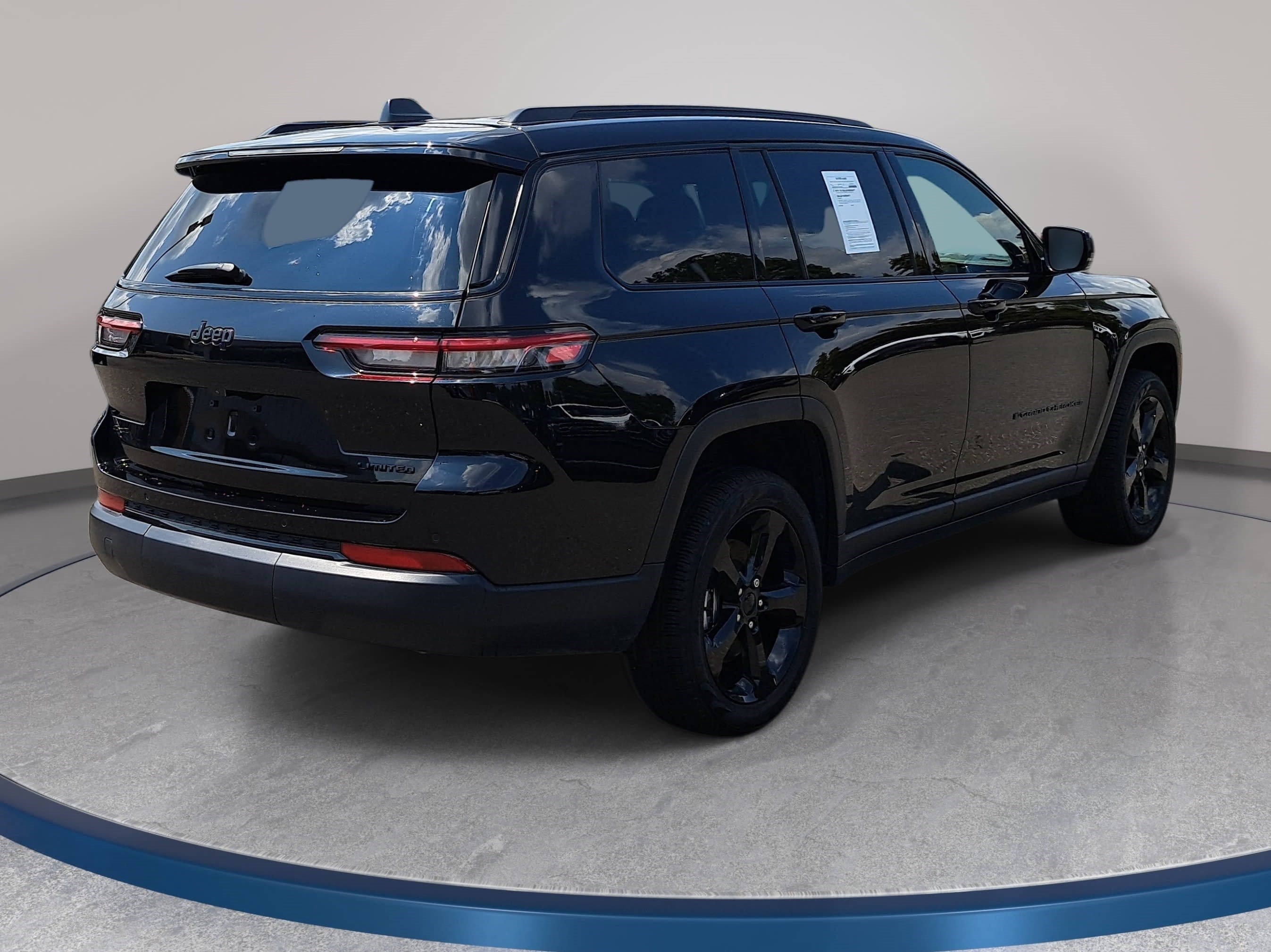 Used 2025 Jeep Grand Cherokee L Limited w/ Black Appearance Package AWD/4WD image 5