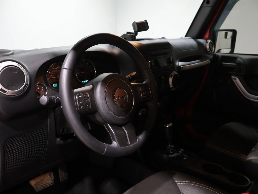 Used 2017 Jeep Wrangler Unlimited Sahara w/ Connectivity Group image 14