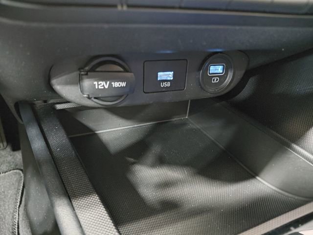 Used 2022 Hyundai Elantra SE image 26