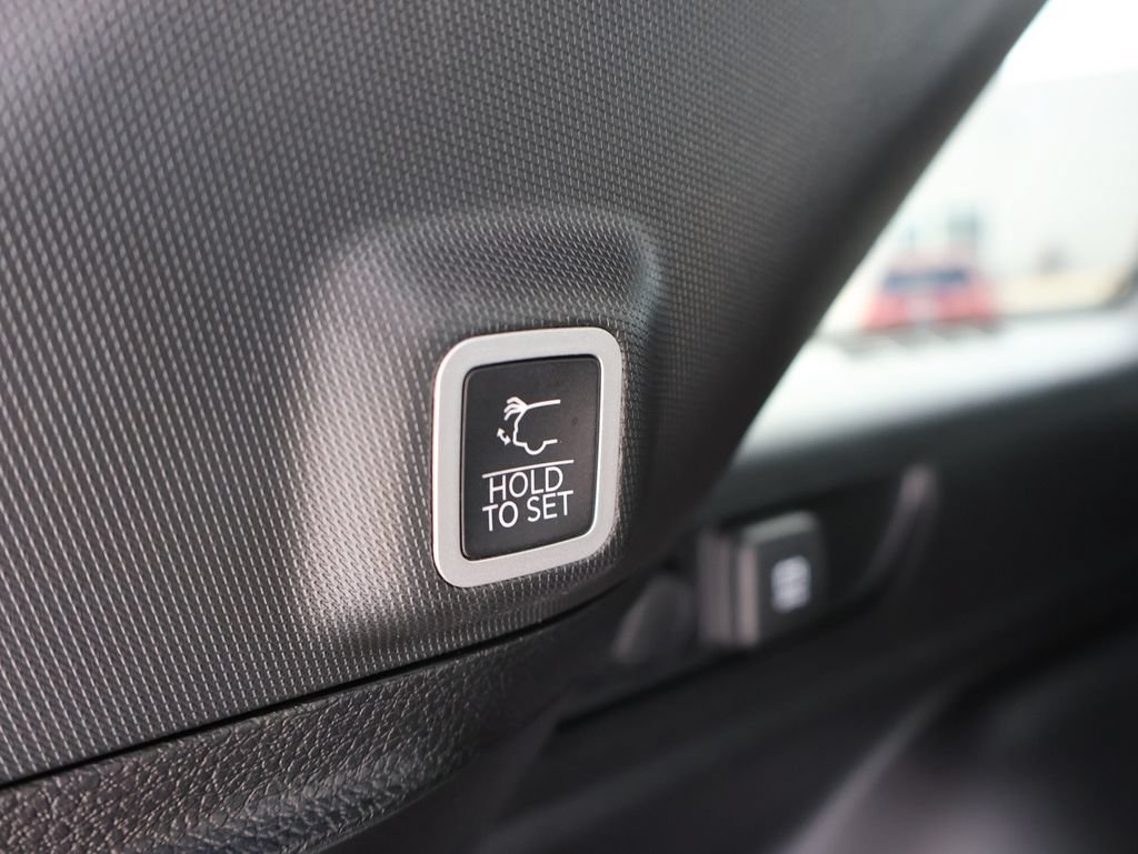 Used 2023 Jeep Grand Cherokee Altitude AWD/4WD image 16