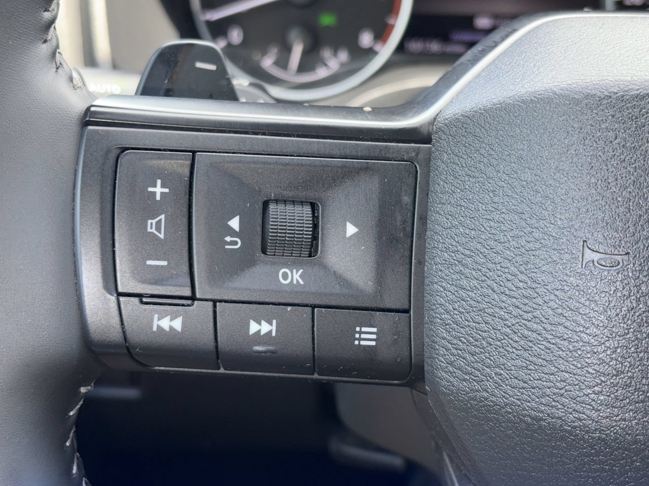 Certified 2025 Nissan Rogue SV w/ SV Premium Package FWD image 19