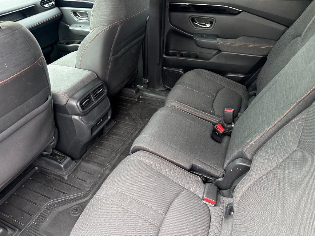 Used 2025 Honda Pilot Sport image 12