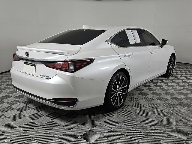 Used 2024 Lexus ES 300h w/ Premium Package image 4