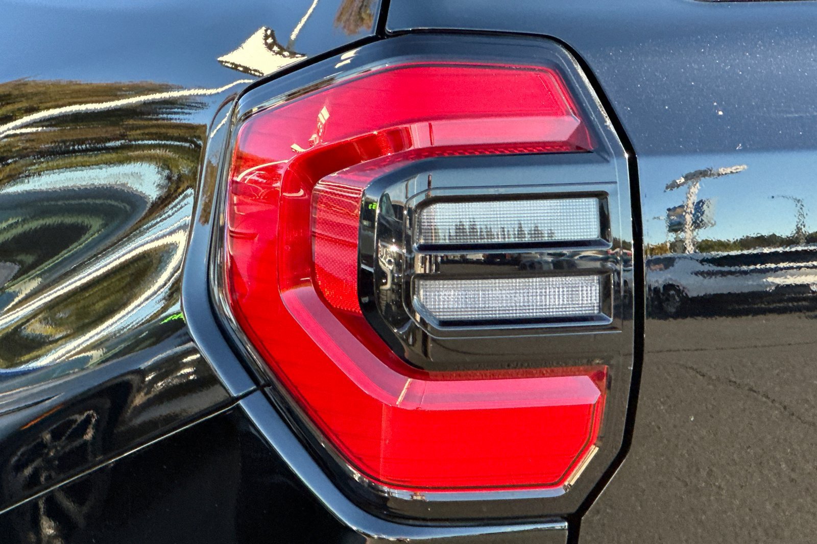 Used 2025 Toyota 4Runner SR5 AWD/4WD image 45