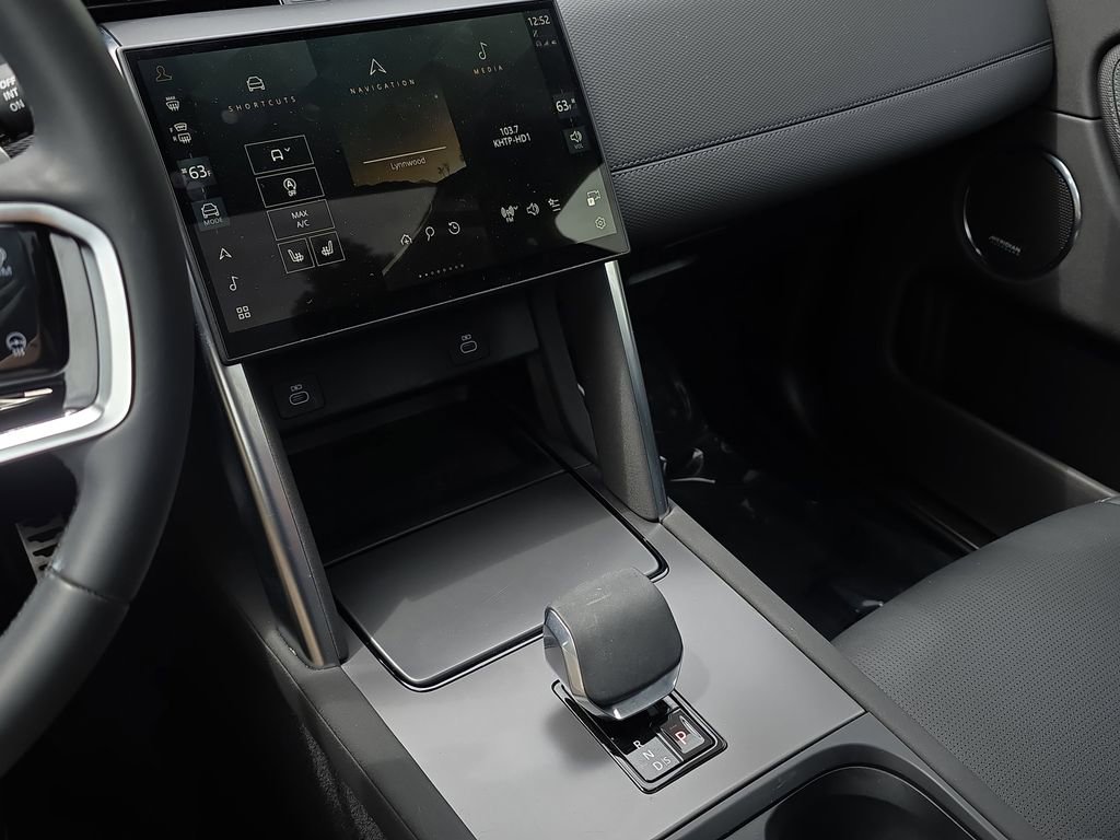 Certified 2024 Land Rover Discovery Sport Dynamic SE AWD/4WD image 19