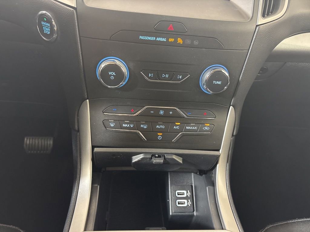Used 2019 Ford Edge SEL image 28