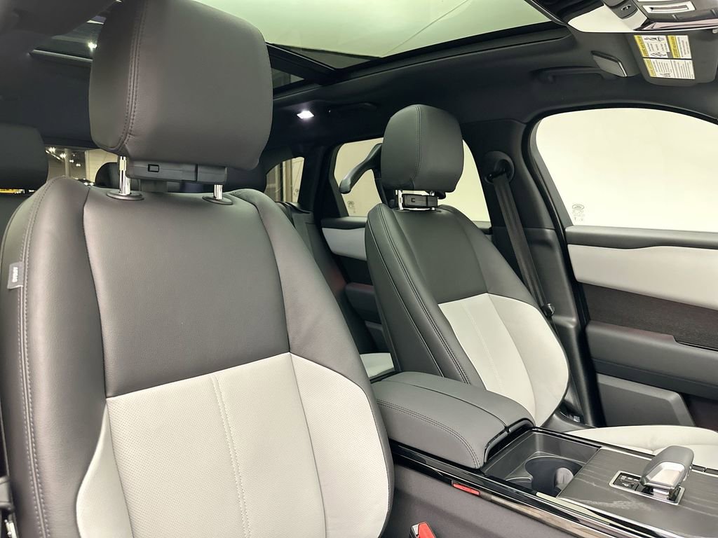 New 2026 Land Rover Range Rover Velar Dynamic SE image 5
