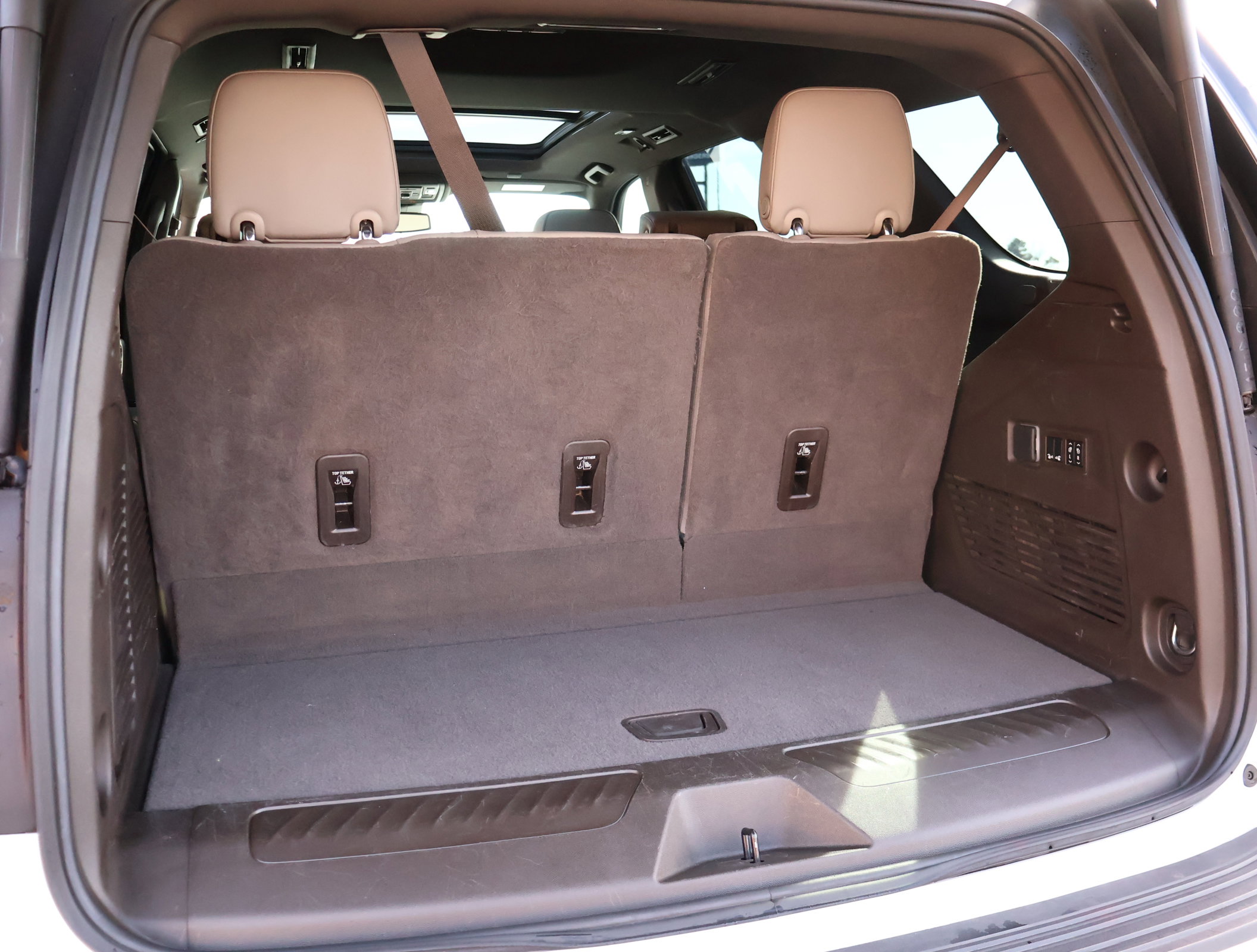 Used 2023 GMC Yukon SLT w/ SLT Premium Package image 27