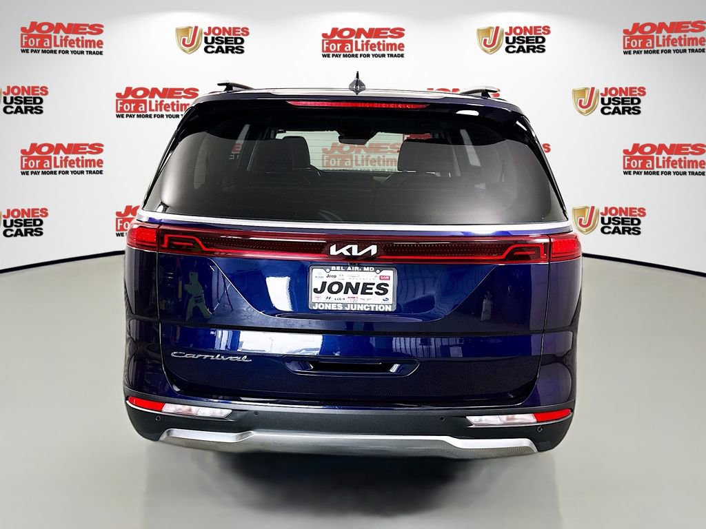 Used 2022 Kia Carnival EX image 15