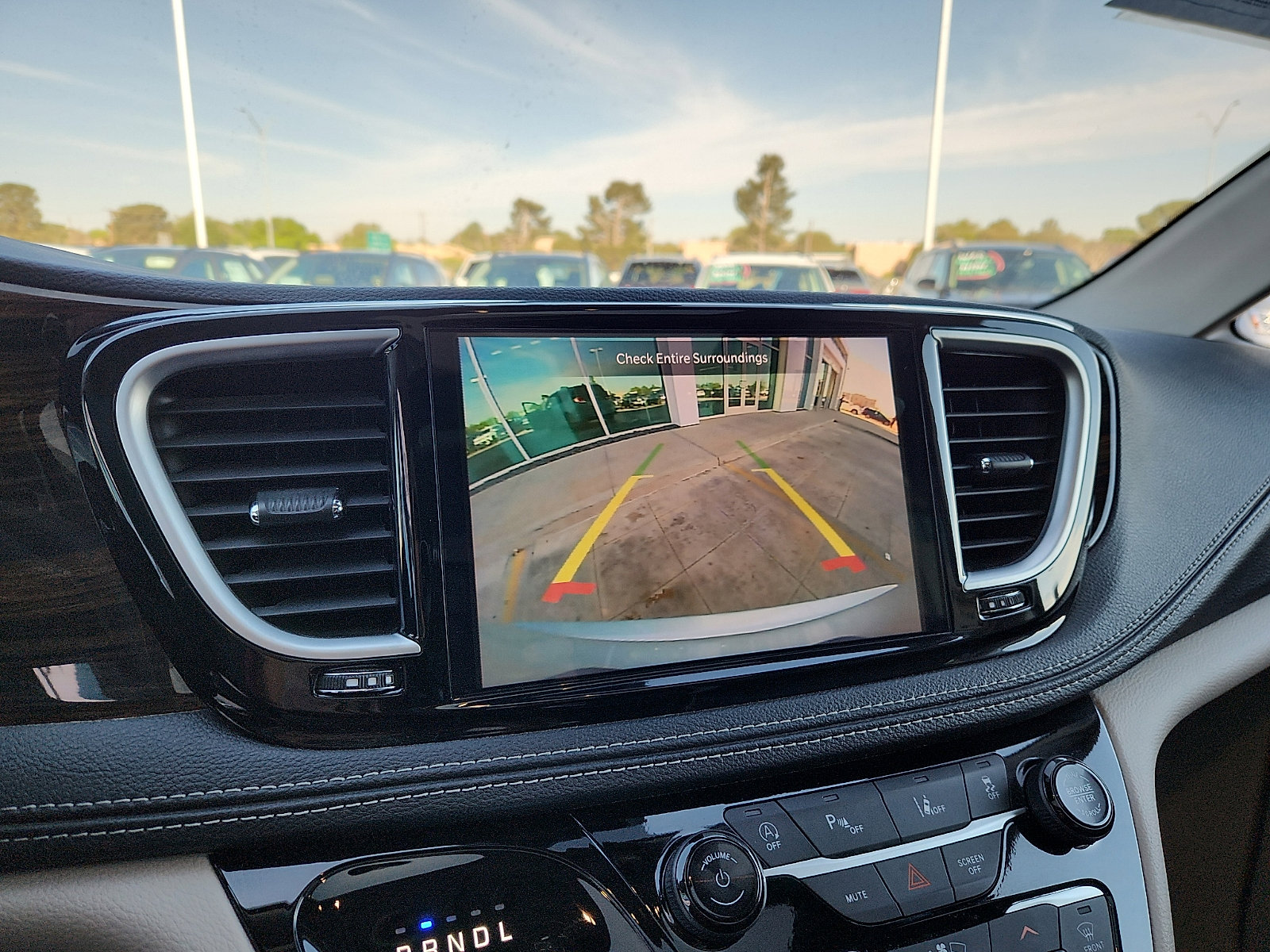 Used 2024 Chrysler Pacifica Limited image 18