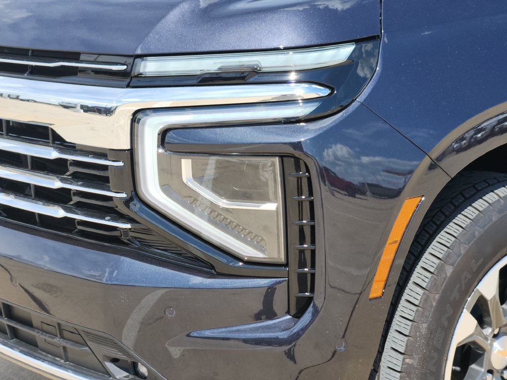 Used 2026 Chevrolet Suburban LT w/ Comfort Package RWD image 9