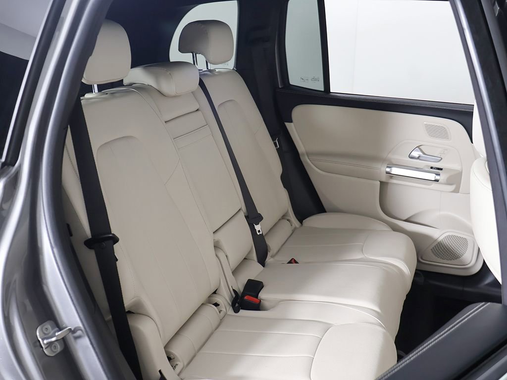 Used 2024 Mercedes-Benz GLB 250 4MATIC w/ Driver Assistance Package image 31