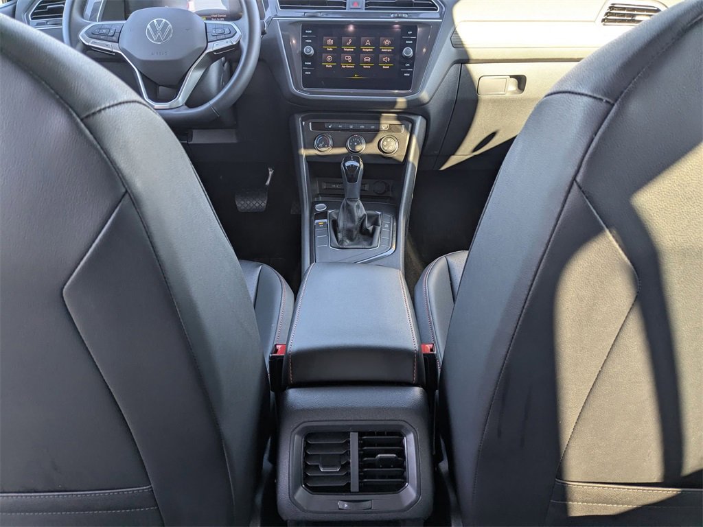 Used 2024 Volkswagen Tiguan SE image 31