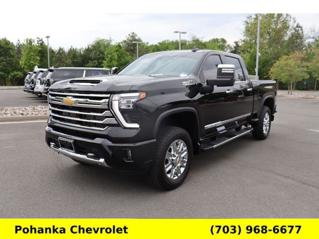 Used 2024 Chevrolet Silverado 2500 High Country w/ Technology Package AWD/4WD image 3