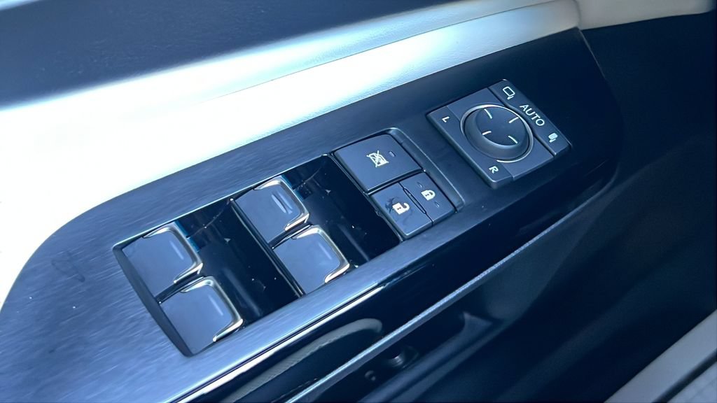 Used 2024 Lexus ES 300h F Sport w/ Accessory Package (Z2) FWD image 19