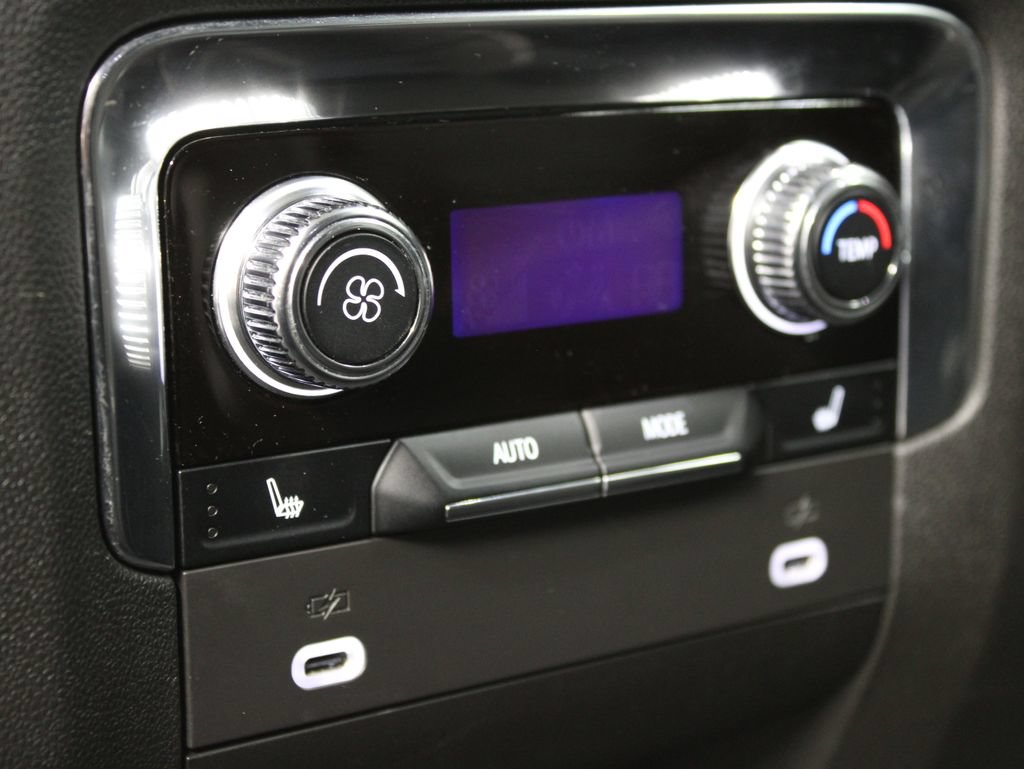 Used 2023 GMC Yukon XL Denali AWD/4WD image 18