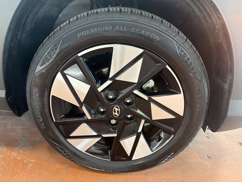 Certified 2024 Hyundai Kona SEL w/ Convenience Package FWD image 11
