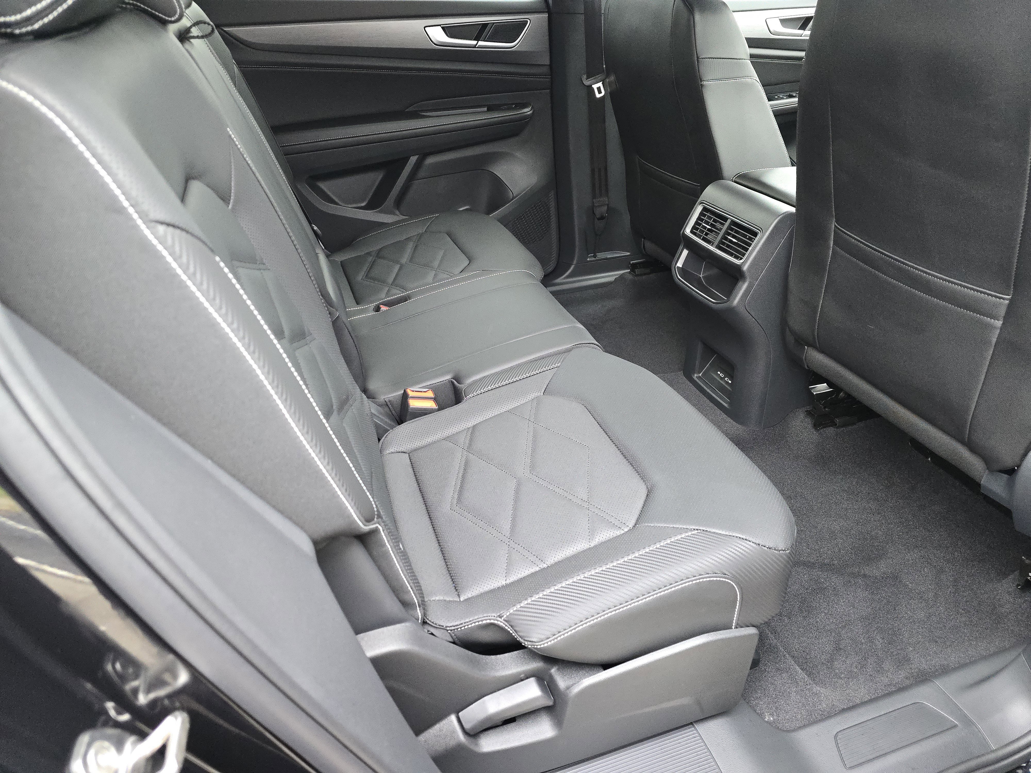 New 2026 Volkswagen Atlas Cross Sport SE image 15