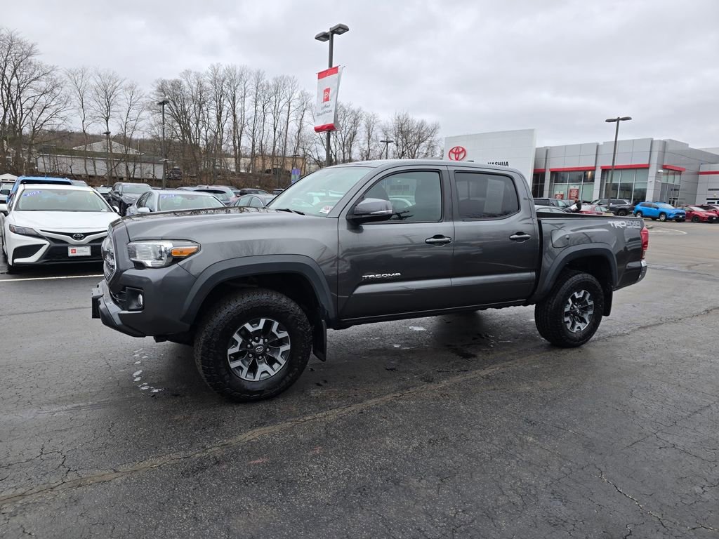 Used 2016 Toyota Tacoma TRD Off-Road w/ Towing Package image 3